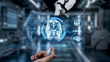 Robot ve insan elini uzatıyor ve parmağıyla beyin simgesini havada yüzdürüyor. Laboratuvar geçmişi bulanıklaşırken robot el ve insanın birlikte çalışmasını engelle. Sağlıklı..