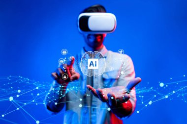 Yapay zeka mühendisliği, büyük veri ve yapay zeka makinesi kavramında yapay zeka beyin işlemcisiyle iş desteği için üretken yapay zeka kullanmayı öğrenen insan etkileşimi. Faas