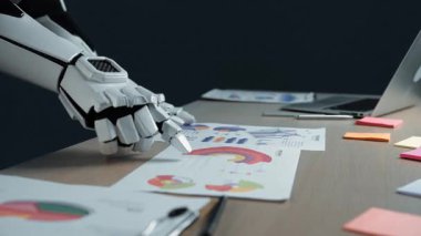 İş adamları verileri analiz etmek ve stratejileri optimize etmek için yapay zeka ve insanlar arasındaki akıllı işbirliğini gösteren bir yapay zeka asistanı kullanıyorlar. Noogenesis Yapay Zeka