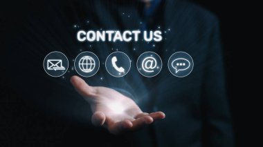 E- posta, web, telefon ve mesaj simgelerini gösteren UI konsepti. İletişim ve destek simgeleri iş iletişimini düzene sokmaya ve müşteri iletişim deneyimini geliştirmeye yardımcı olur. Elide