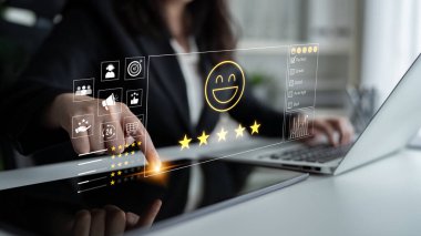 Müşteri geribildirimi ve memnuniyet derecelendirme sistemi yıldız değerlendirmesi, mutlu yüz, performans puanı ve müşteri deneyimini geliştirmek için hizmet değerlendirmesi Latch