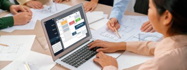 İnternet sitesinde canlı eleştiriler için çevrimiçi aplikasyon rezervasyon takvimi