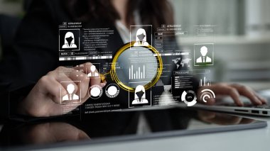 Kimlik güvenliği, güvenli giriş sistemleri, dijital kimlik korumaları ve kimlik hırsızlığını çevrimiçi önlemek için en iyi uygulamaları içeren kişisel veri korumasını sağlar. Latch