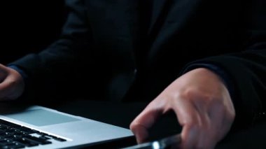 Çevrimiçi reklamlar ve dijital pazarlama markaların büyümesine yardımcı oluyor. İçerik pazarlaması bağlılığı arttırır. Pazarlama araçları ROI 'yi destekliyor. Etkili reklamlar ve pazarlama çevrimiçi iş başarısı. Elide