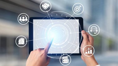 CRM platformları veri analizi, CRM iletişim araçları ve otomasyon yoluyla müşteri ilişkilerini geliştirir. CRM sistemleri müşteri yönetimi, izleme ve CRM ilişki başarısını destekler. Spire.