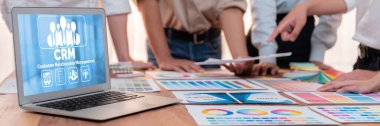 CRM işletme ve işletme için canlı bilgisayarda müşteri ilişkileri yönetim sistemi