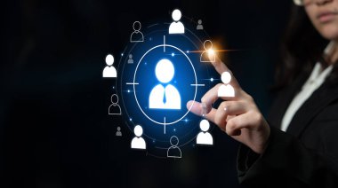 Müşteri hedeflemesi seyirciyi tanımlamaya yardımcı olur. Strateji hedefini geliştirir, müşteri hedeflemesi segmentasyonu destekler, kampanya hedefini arttırır ve müşteri hedeflemesi etkisini artırır. Latch