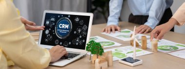 CRM işletme ve işletme için canlı bilgisayarda müşteri ilişkileri yönetim sistemi