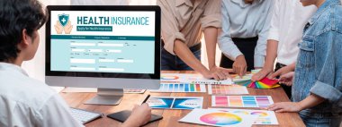 Kolay form doldurma için sağlık sigortası web sitesi canlı kayıt sistemi