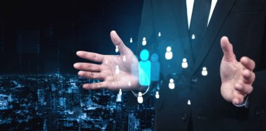 Profesyonel ağ, iş bağlantılarını genişletir, işbirliğini teşvik eder ve yeni fırsatlar için dijital ilişkiler kurar. Kefil