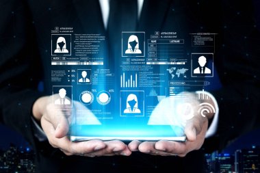 Kimlik güvenliği, güvenli giriş sistemleri, dijital kimlik korumaları ve kimlik hırsızlığını çevrimiçi önlemek için en iyi uygulamaları içeren kişisel veri korumasını sağlar. Kefil