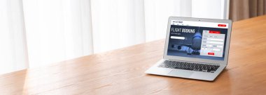 Online uçuş rezervasyon sitesi mod rezervasyon sistemi sağlar. Seyahat teknolojisi kavramı .