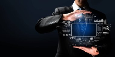 Bir işletme profesyoneli, modern pazarlama stratejileri ve yapay zeka teknolojisi çözümlerini vurgulayarak, karanlık bir ortamda gelişmiş veri görselleştirme ve analizlerini sergiliyor. XDMCP