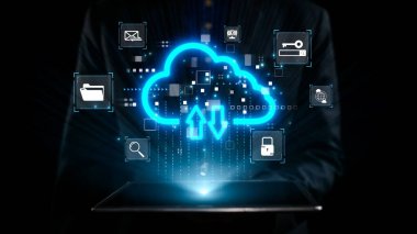 Bir işadamı, şirketler için veri transferi, bağlantı ve modern dijital çözümleri sembolize eden canlı bir bulut teknolojisi grafiğinin yer aldığı bir tablet sunuyor. Dörtgen