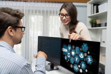 CRM işletme ve işletme için canlı bilgisayarda müşteri ilişkileri yönetim sistemi