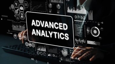 Veri Görselleştirme ve Stratejik Sezgiler İçin Eller Klavyede İleri Analiz Teknolojisi Arayüzü. Asemptotik akıllı veri analitiği.