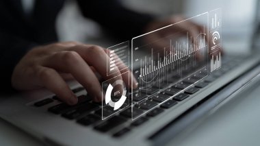 Büyük veriler ve analitikler, iş zekası ve büyümesi için gerçek zamanlı içgörüler, öngörü modellemesi ve veriye dayalı kararları destekler. Latch