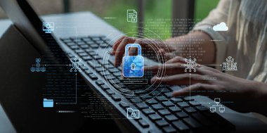 Siber güvenlik, güçlü altyapı ve proaktif dijital savunma stratejileri kullanarak güvenlik ihlalleri, hacklemeler ve ağ saldırılarına karşı korur. Latch