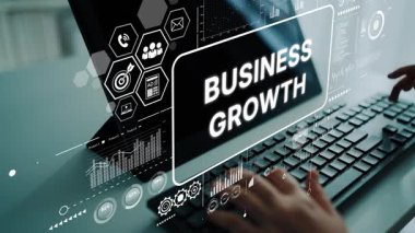 Teknoloji Arayüzü ile İş Büyüme Kavramı Veri Analizi ve Dijital Strateji Klavye Etkileşimi Gösteriyor. Asemptotik akıllı veri analitiği.