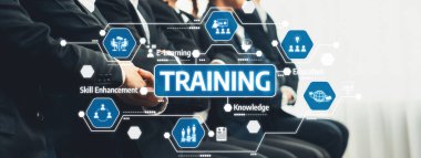 Panoramik afiş ekibi sırada oturup el ele vererek başarılı iş ortaklığını ve iş bulma için profesyonel sinerjiyi, İK işe alım konseptini sembolize ediyor. Kurnaz Dostluk