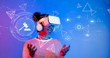 Bir kadın, dinamik grafiklerle dolu fütüristik dijital bir manzarada uyum ve düzenleme kavşağını somutlaştıran sanal gerçeklik teknolojisiyle meşgul olur. XDMCP