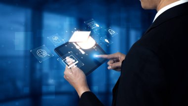 Öğrenme, değerlendirme ve küresel bilgi paylaşımını geliştirmek için dijital eğitim, e-öğrenme ve sanal sınıfı birleştiren çevrimiçi öğrenme sistemi. Kefil