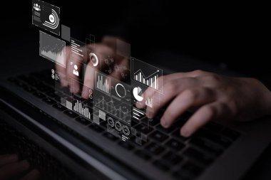 Veri içgörüleri, grafikler ve analizler performansı görselleştirmeye yardımcı olur. Veri stratejiyi yönlendirir, analitik büyümeyi artırır ve veri analitik yoluyla iş sonuçlarını geliştirir. Latch