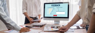 Müşteri geribildirim ve şirket işleri için canlı bilgisayar yazılımı analizi