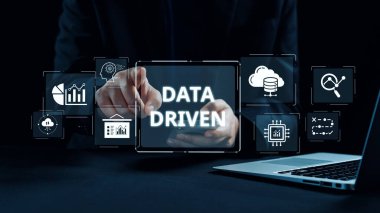 Veri güdümlü karar verme işi analitik, veri toplama ve yapay zeka sistemleri yoluyla güçlendirir. Veri güdümlü araçlar veri işleme ve veri görselleştirmesini veri platformları boyunca destekler. Elide