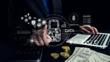 Bu resim, dijital kilit, para ve teknoloji unsurlarının yer aldığı ve çevrimiçi bankacılıkta mahremiyetin önemini vurgulayan veri güvenliği kavramını gözler önüne seriyor. Dörtgen