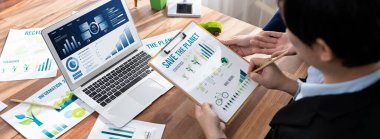 İş veri paneli, pazarlama stratejisi planlaması için iş zekası analizi sunar. Müşteri taleplerini analiz etmek ve iş dünyasının geleceğini önceden görmek için büyük veriler sunulur.