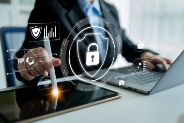 Siber güvenlik, güçlü altyapı ve proaktif dijital savunma stratejileri kullanarak güvenlik ihlalleri, hacklemeler ve ağ saldırılarına karşı korur. Latch