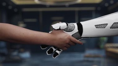 Bir dijital arayüz gelişmeleri gösterirken bir insan eli robotik bir eli sıkar. Bu video modern çalışma alanlarında insan ve makine arasındaki işbirliğini sembolize ediyor. Auvana