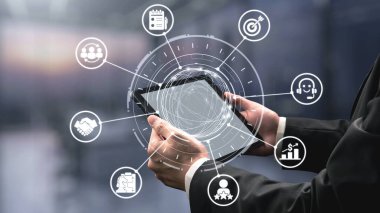 CRM platformları veri analizi, CRM iletişim araçları ve otomasyon yoluyla müşteri ilişkilerini geliştirir. CRM sistemleri müşteri yönetimi, izleme ve CRM ilişki başarısını destekler. Spire.