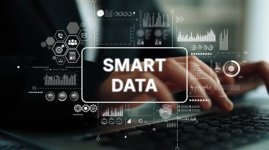 Akıllı Veri Kavramları ve Dijital Analitik Grafikleri Üstüste dizüstü bilgisayar kullanan İşadamı. Asemptotik akıllı veri analitiği.
