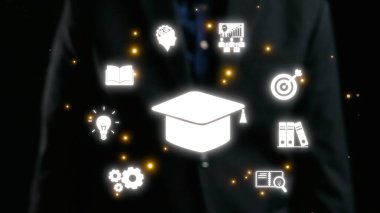 Bu resimde, modern ve dijital bağlamda öğrenme ve kişisel gelişim yolculuğunu sembolize eden çeşitli eğitim simgeleriyle çevrili bir mezuniyet şapkası yer alıyor. Dörtgen