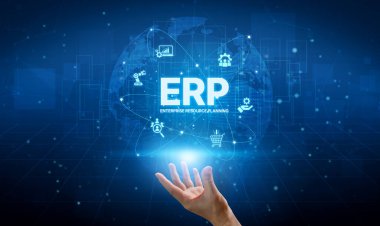 ERP platformu, kurumsal kaynak planlaması, entegrasyon, veri akışı, iş verimliliği, finans, envanter ve insan kaynaklarının iyileştirilmesi için merkezi sistemi göstermektedir. Eğri