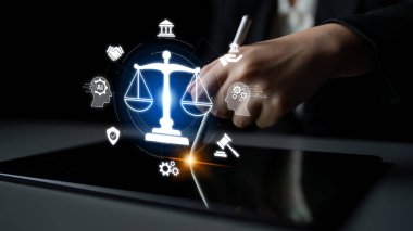 AI toplumu dönüştürüyor, önemli etik soruları gündeme getiriyor. Yapay zeka dizaynındaki ahlak kuralları adaleti sağlar. Al etik sorumlu kararı destekliyor. Yapay zeka gücünü güçlü etiklerle dengelemek çok önemli. Eğri