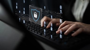 Siber güvenlik, güçlü altyapı ve proaktif dijital savunma stratejileri kullanarak güvenlik ihlalleri, hacklemeler ve ağ saldırılarına karşı korur. Latch