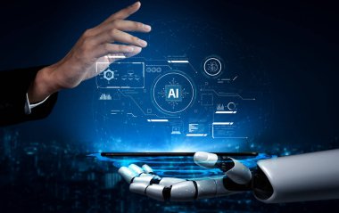 Yapay zeka arayüzü ile etkileşime giren yapay zeka sistemi verileri işliyor, algoritmaları çalıştırıyor ve gelişmiş yapay zeka fonksiyonlarıyla otomasyonu geliştiriyor. Kefil