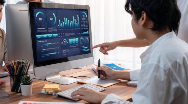 İş veri paneli, pazarlama stratejisi planlaması için iş zekası analizi sunar. Müşteri taleplerini analiz etmek ve iş dünyasının geleceğini önceden görmek için büyük veriler sunulur.