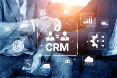 CRM platformları veri analizi, CRM iletişim araçları ve otomasyon yoluyla müşteri ilişkilerini geliştirir. CRM sistemleri müşteri yönetimi, izleme ve CRM ilişki başarısını destekler. Eğri