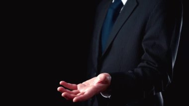 İş stratejisi hedefleri ve uzun vadeli istikameti belirler. Açık bir iş stratejisi, iş stratejisi büyümeyi ve iş stratejisi uygulamasını teşvik ederken, karar vermeyi destekler. Spire.