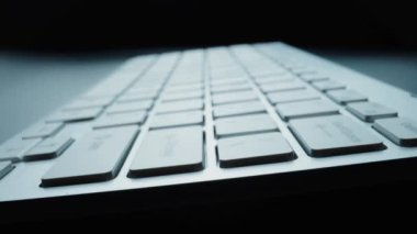 Dizüstü bilgisayarda ya da masaüstü bilgisayarında klavyenin makro görüntüsünü kapat. Makro yumuşak odak dolly vuruşu Glean