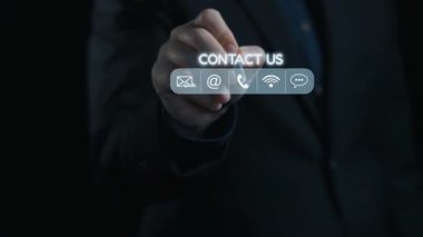 Temas Bizleri temasıyla dijital iletişimi gösteren modern bir kavram. Resim, arka planda e- posta, telefon ve mesajlaşmayı temsil eden simgeler içerir. Dörtgen