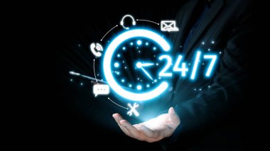 Parlayan bir saat ve iletişim simgelerini gösteren 24 saatlik görsel bir sunum, dijital çağda modern zaman yönetimi ve desteği vurguluyor. Dörtgen