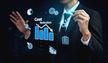 Dijital dönüşüm, uzun vadeli iş başarısı için süreç optimizasyonu, kaynak verimliliği ve finansal tasarruflar yoluyla maliyetleri düşürür. Kefil