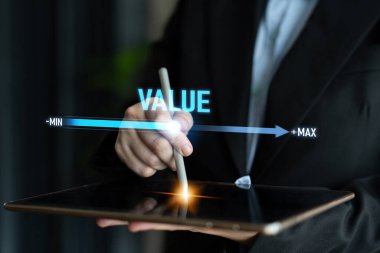 Veri analizi, kalibrasyon ve iyileştirme Latch odaklanarak değer, performans ve optimizasyon düzeyini gösteren değer ölçüm ve ayarlama kavramı