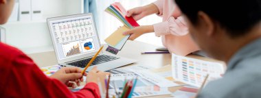 İş veri paneli, pazarlama stratejisi planlaması için iş zekası analizi sunar. Müşteri taleplerini analiz etmek ve iş dünyasının geleceğini önceden görmek için büyük veriler sunulur.