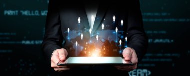 İş adamı ağ kurar, değerli bağlantılar kurar. Profesyonel ağı ve fırsatları genişletmek için etkili insanlar ağ stratejileri geliştiriyor.